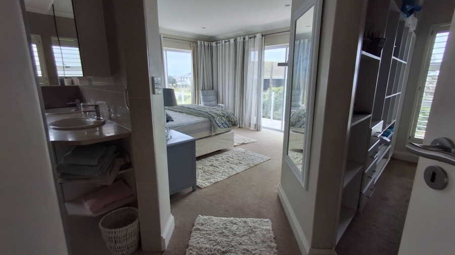 3 Bedroom Property for Sale in Boggomsbaai Western Cape
